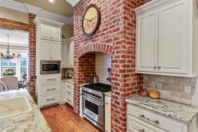 4820 Kingspoint Drive, Lake Charles, LA 70605