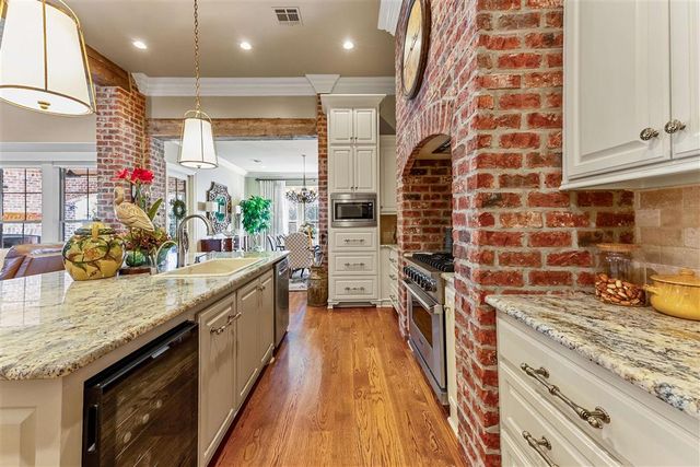 4820 Kingspoint Drive, Lake Charles, LA 70605