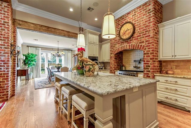 4820 Kingspoint Drive, Lake Charles, LA 70605