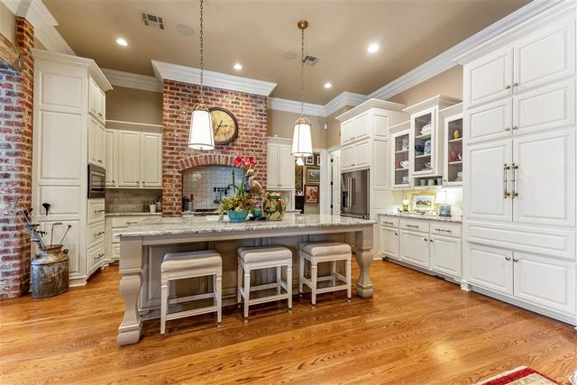 4820 Kingspoint Drive, Lake Charles, LA 70605