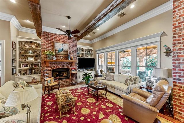 4820 Kingspoint Drive, Lake Charles, LA 70605