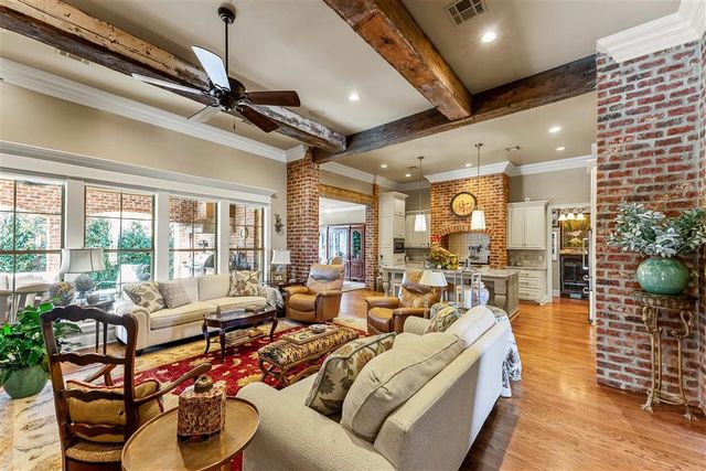 4820 Kingspoint Drive, Lake Charles, LA 70605