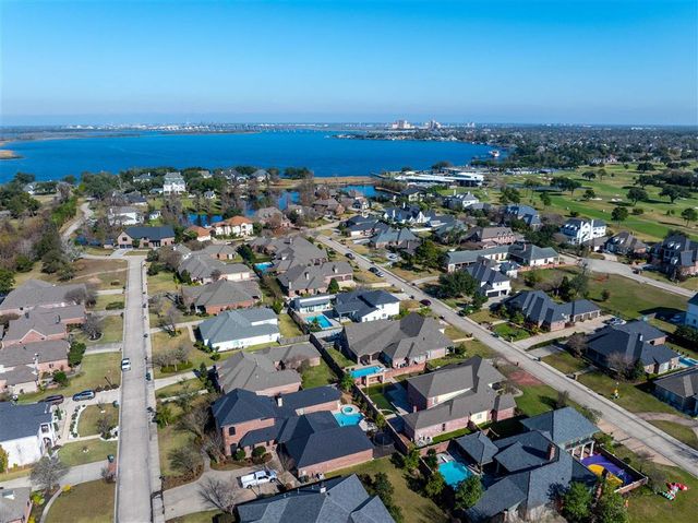 4820 Kingspoint Drive, Lake Charles, LA 70605