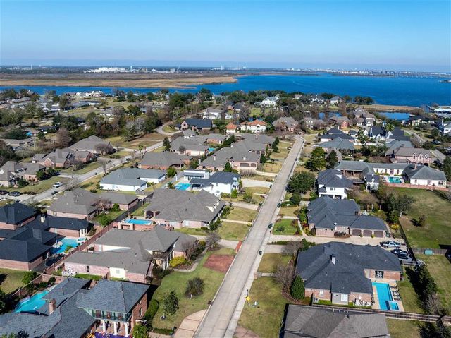 4820 Kingspoint Drive, Lake Charles, LA 70605