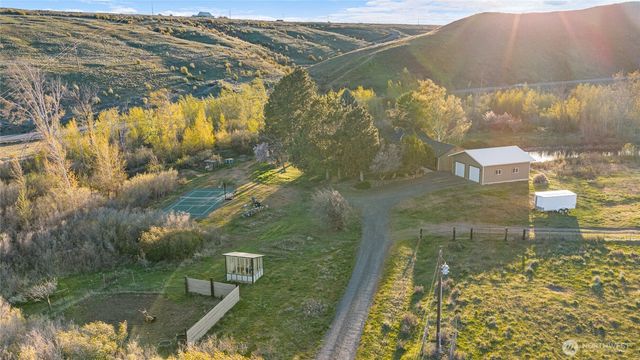 221 Cross Creek Dr, Ellensburg, WA 98926