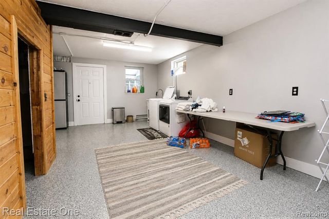 1325 S Hospital Road, Waterford, MI 48327