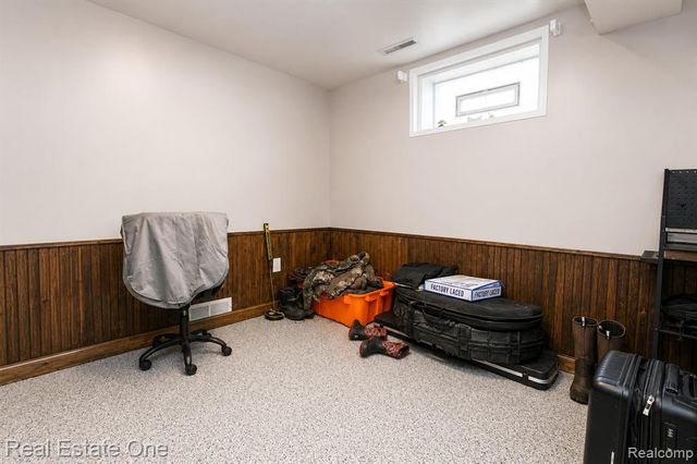 1325 S Hospital Road, Waterford, MI 48327
