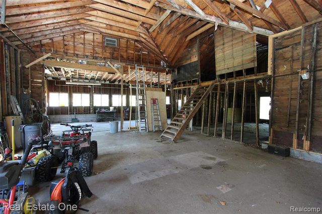 1325 S Hospital Road, Waterford, MI 48327