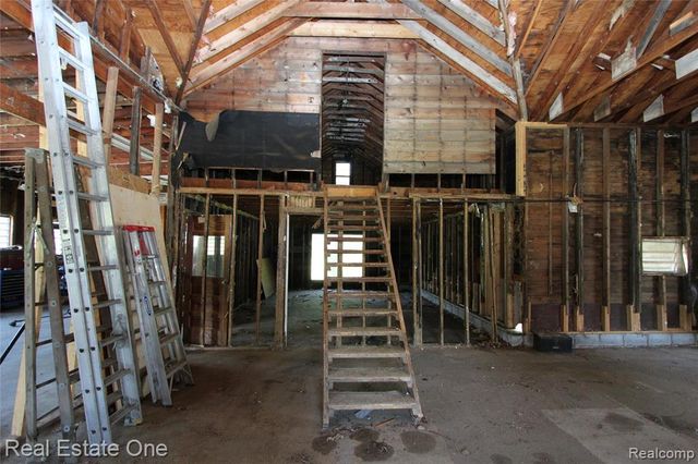 1325 S Hospital Road, Waterford, MI 48327