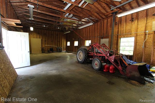 1325 S Hospital Road, Waterford, MI 48327