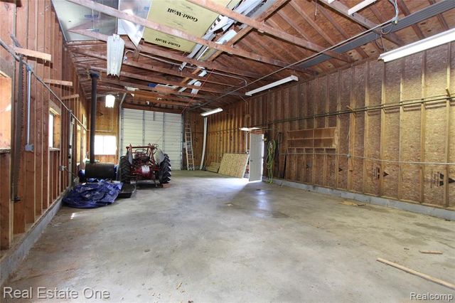 1325 S Hospital Road, Waterford, MI 48327
