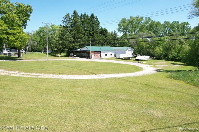 1325 S Hospital Road, Waterford, MI 48327
