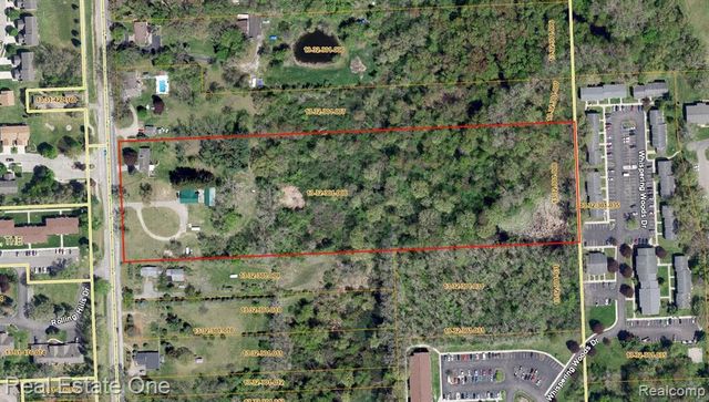 1325 S Hospital Road, Waterford, MI 48327