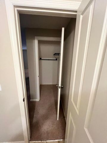 952 Hartford Village Boulevard, Columbus, OH 43228