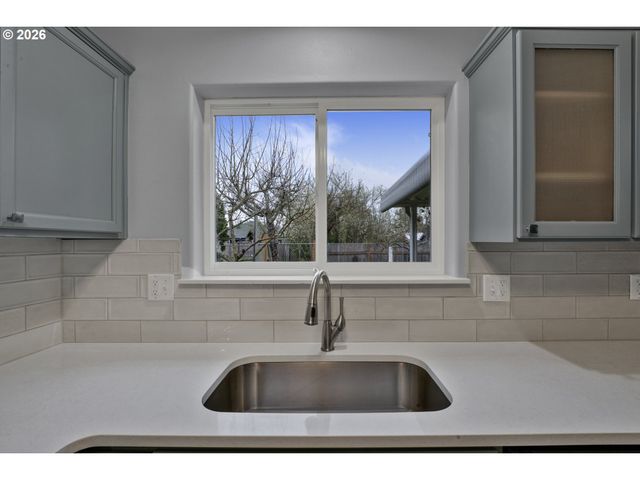 340 54TH St, Springfield, OR 97478