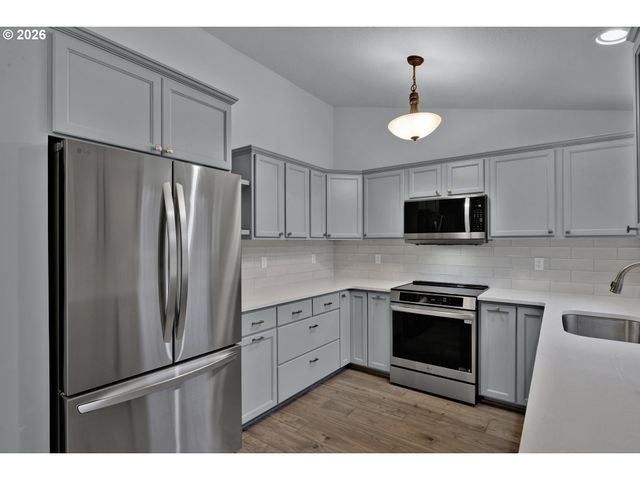 340 54TH St, Springfield, OR 97478