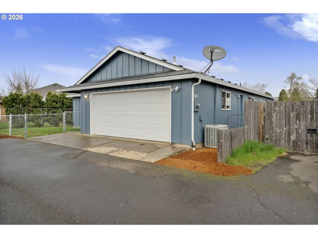 340 54TH St, Springfield, OR 97478
