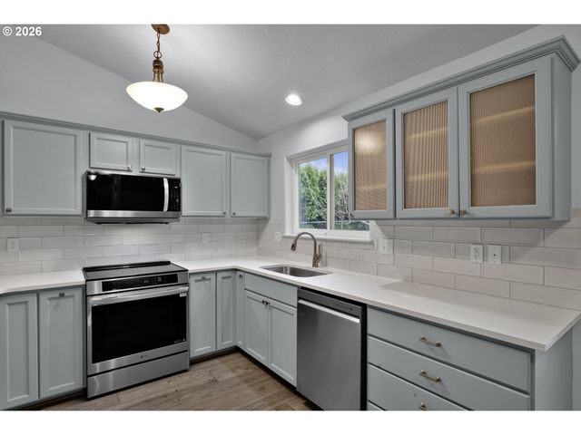 340 54TH St, Springfield, OR 97478