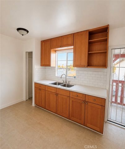 13350 Victory Blvd, Van Nuys, CA 91401