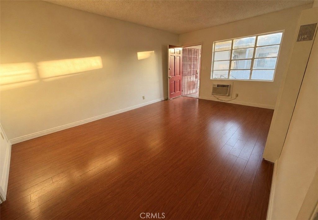 13350 Victory Blvd, Van Nuys, CA 91401