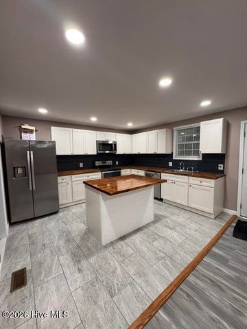 211 E Williamson Street, Mount Olive, NC 28365