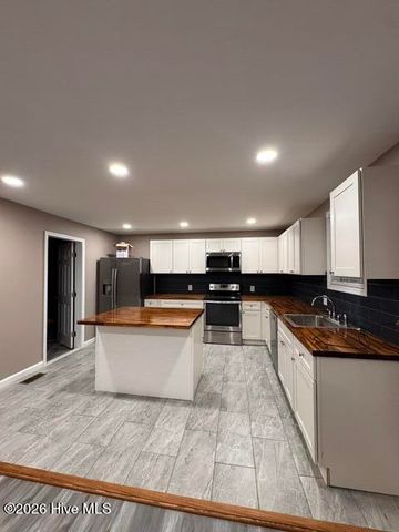 211 E Williamson Street, Mount Olive, NC 28365
