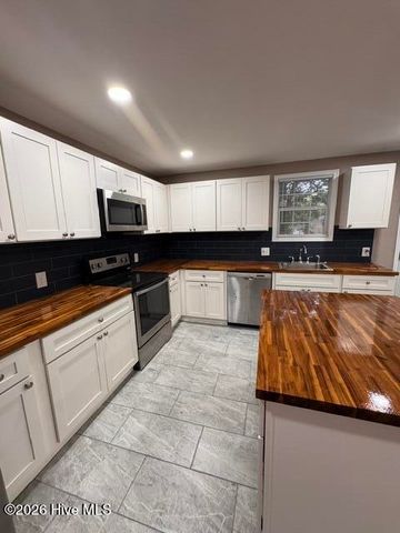 211 E Williamson Street, Mount Olive, NC 28365