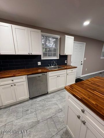 211 E Williamson Street, Mount Olive, NC 28365