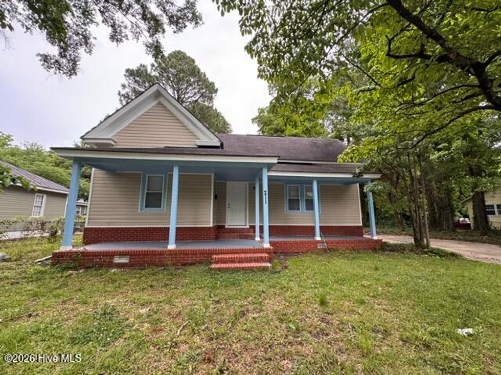 211 E Williamson Street, Mount Olive, NC 28365