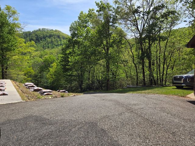 586 Laurel Haven Road, Hayesville, NC 28904