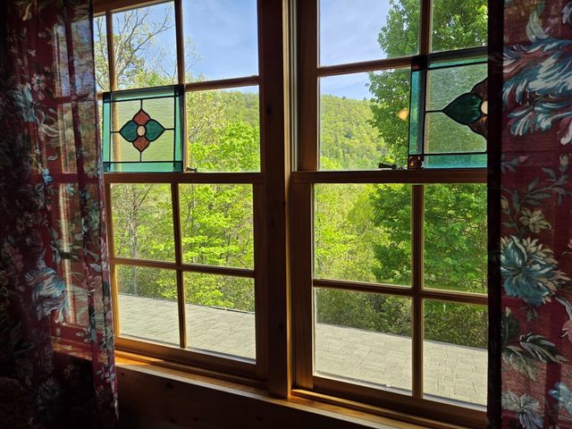 586 Laurel Haven Road, Hayesville, NC 28904
