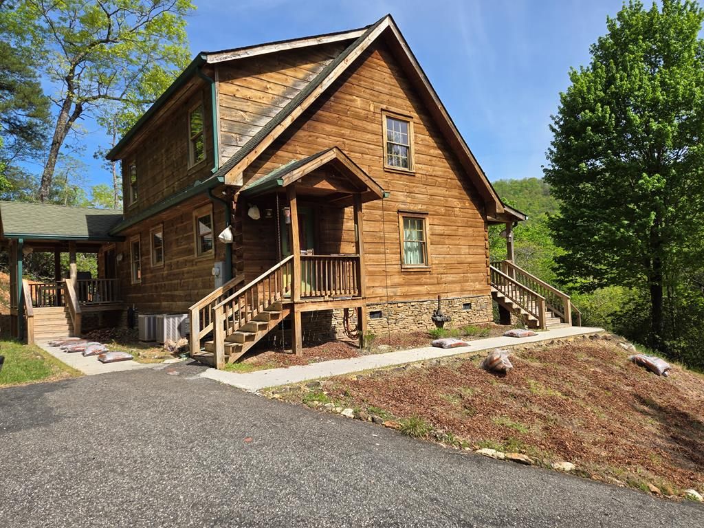 586 Laurel Haven Road, Hayesville, NC 28904