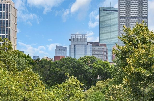 11 Park Dr 11-22, Boston, MA 02215