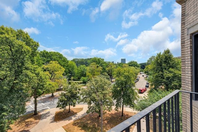 11 Park Dr 11-22, Boston, MA 02215