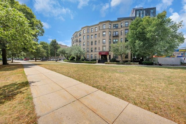 11 Park Dr 11-22, Boston, MA 02215