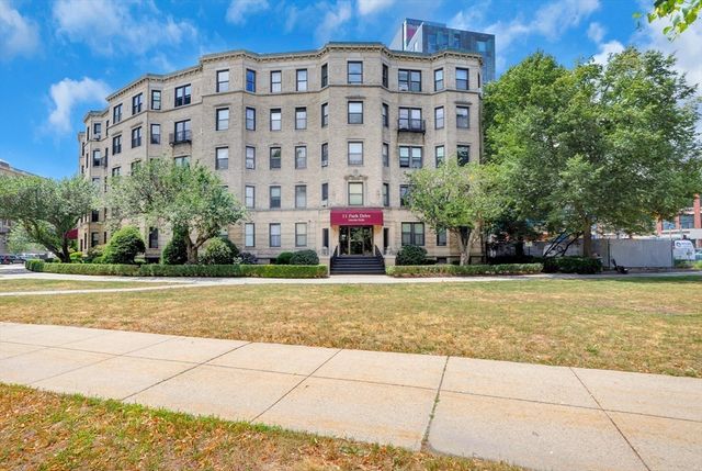 11 Park Dr 11-22, Boston, MA 02215
