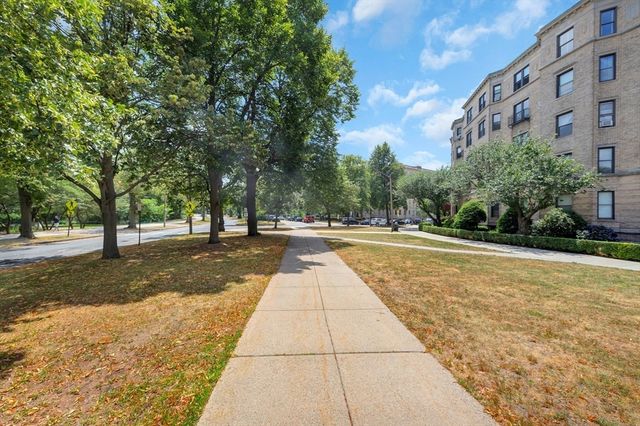 11 Park Dr 11-22, Boston, MA 02215