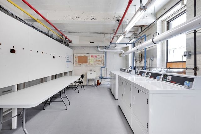 11 Park Dr 11-22, Boston, MA 02215