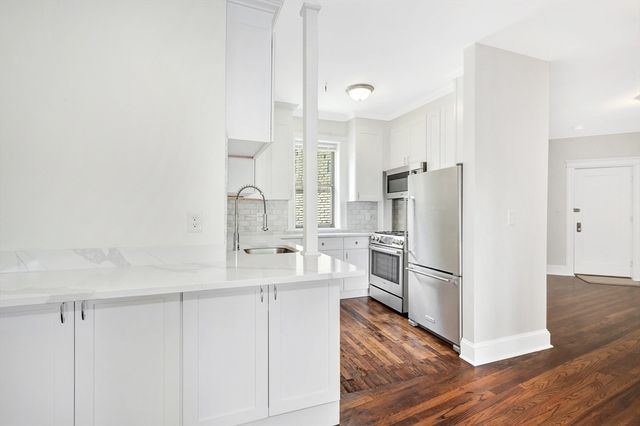 11 Park Dr 11-22, Boston, MA 02215