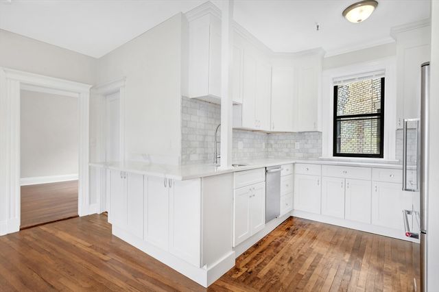 11 Park Dr 11-22, Boston, MA 02215