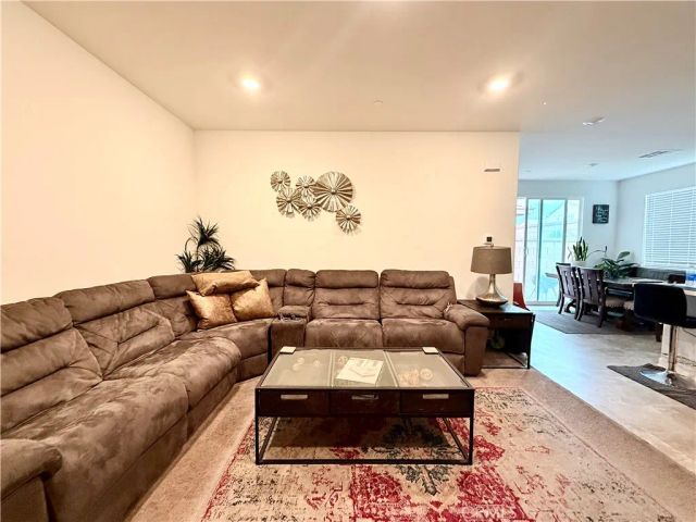 16584 Poppy Seed Ln, Fontana, CA 92336