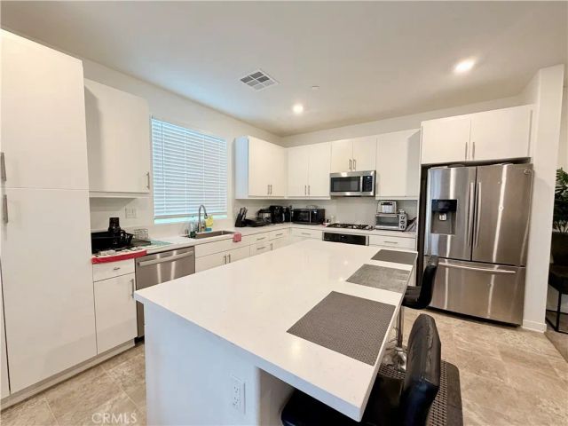 16584 Poppy Seed Ln, Fontana, CA 92336