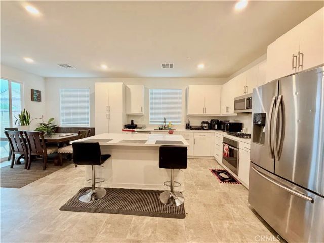 16584 Poppy Seed Ln, Fontana, CA 92336
