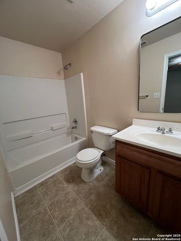 5007 Summit Wood Apt 4, San Antonio, TX 78229