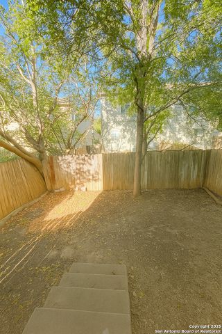 5007 Summit Wood Apt 4, San Antonio, TX 78229