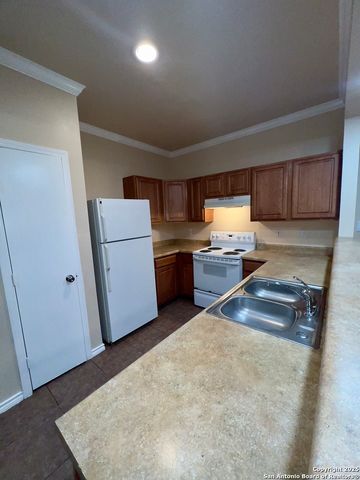 5007 Summit Wood Apt 4, San Antonio, TX 78229
