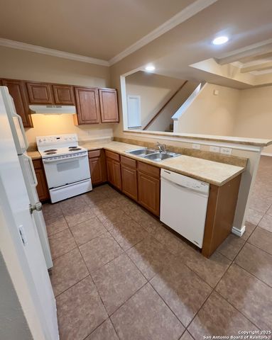 5007 Summit Wood Apt 4, San Antonio, TX 78229