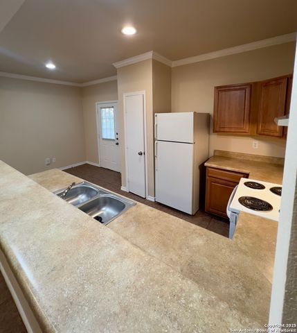 5007 Summit Wood Apt 4, San Antonio, TX 78229