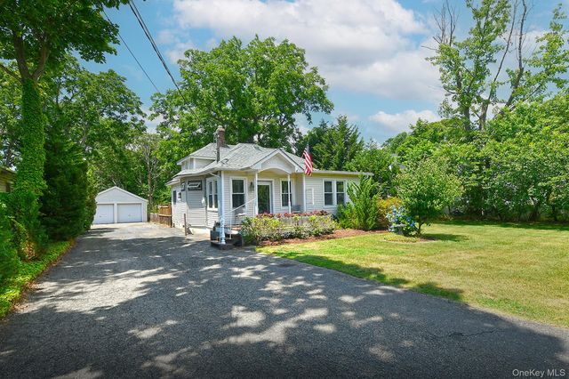 38 Roosevelt Avenue, Sayville, NY 11782