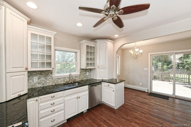 38 Roosevelt Avenue, Sayville, NY 11782
